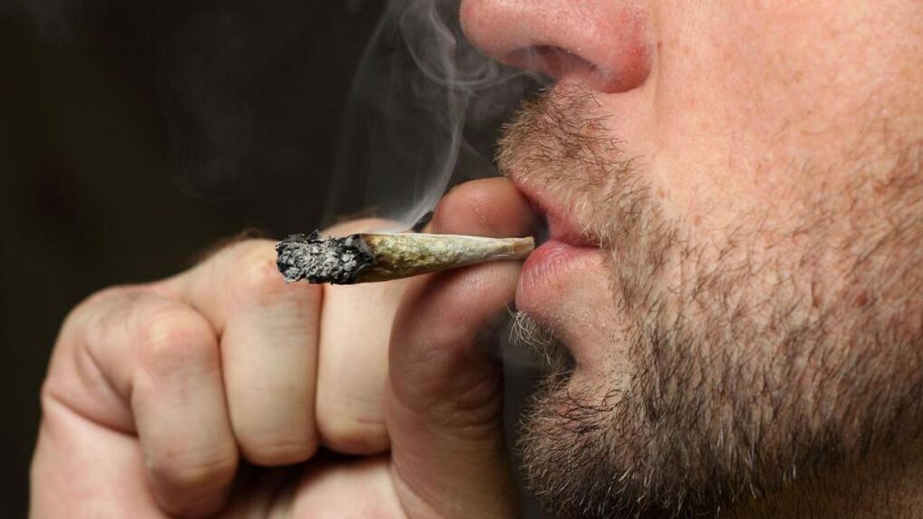 Fumare sostanze illegali e potenza